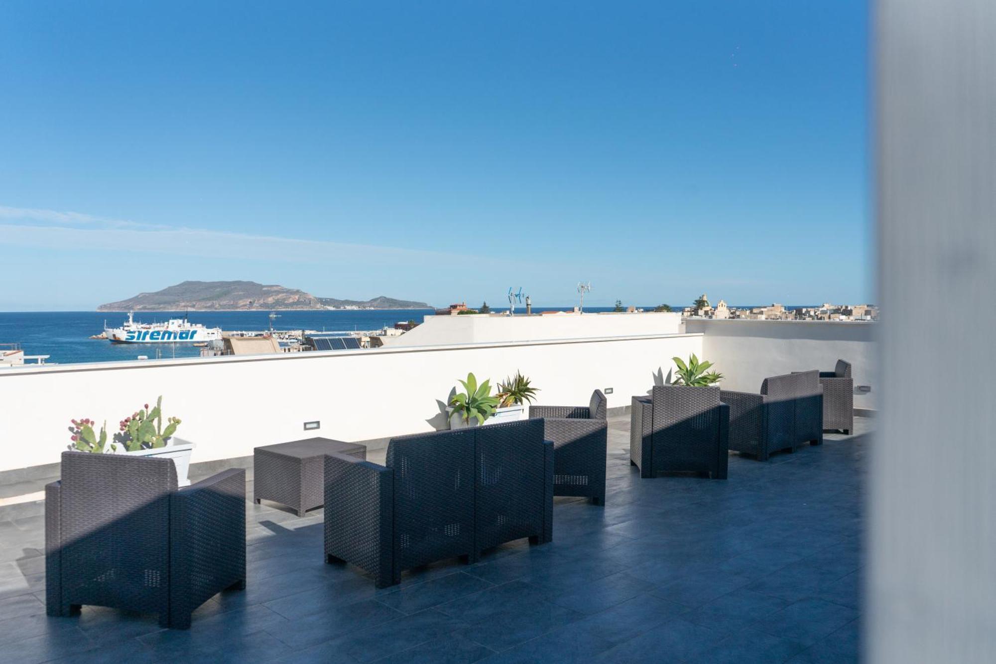 Ponente & Maestro Rooms Favignana Extérieur photo