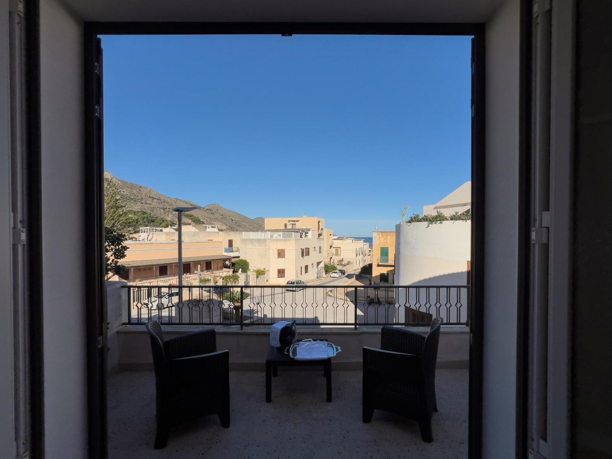 Ponente & Maestro Rooms Favignana Extérieur photo