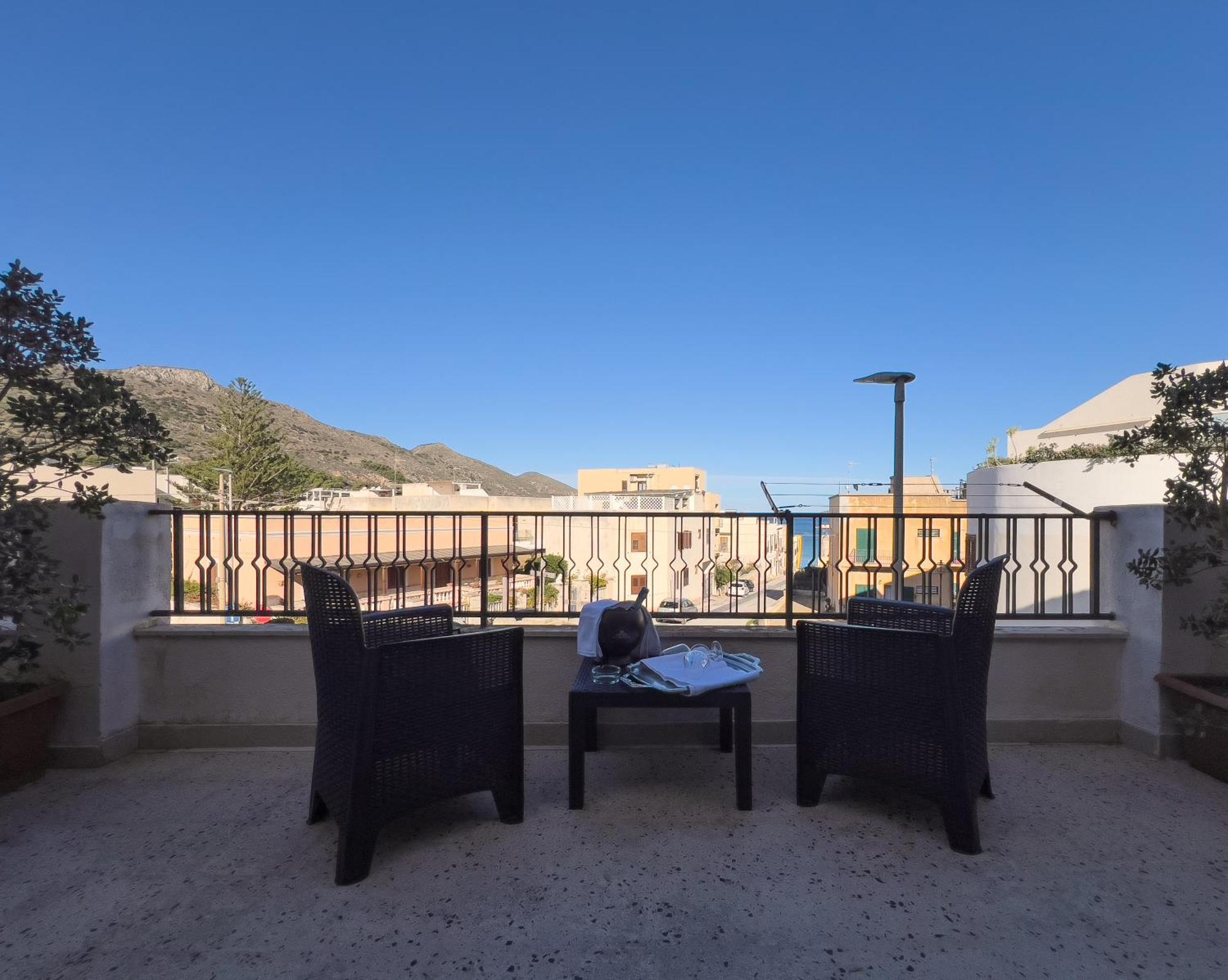 Ponente & Maestro Rooms Favignana Extérieur photo